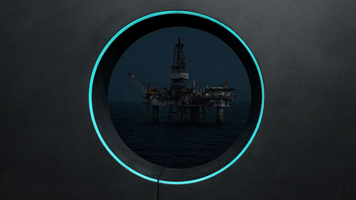 تعلن الإمارات عن خروجها من أوبك، ويحذر جيه بي مورغان من تأثير إغلاق مضيق هرمز