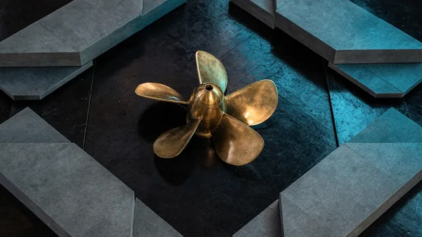 تنتقل الناقلات من الوقود إلى النفط الخام وسط حرب إيران